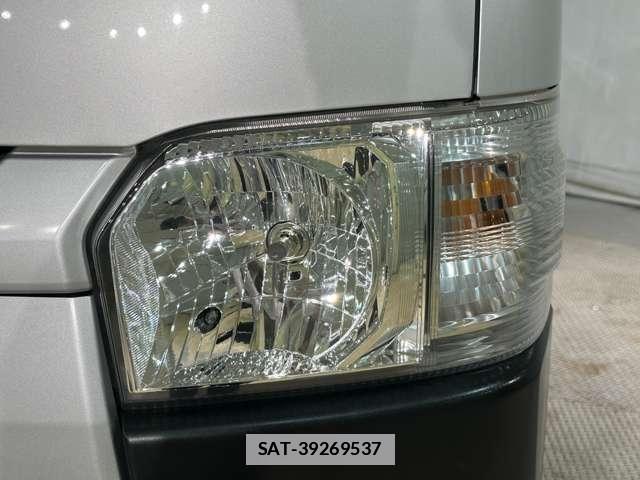 Toyota HIACE VAN 2019-05 7981369-22
