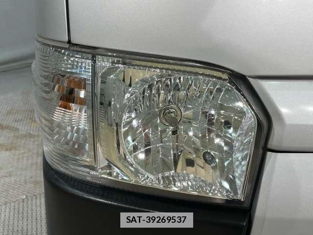 Toyota HIACE VAN 2019-05 7981369-23