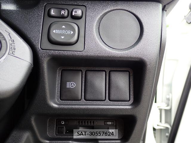 Toyota HIACE VAN 2022-03 8038823-17