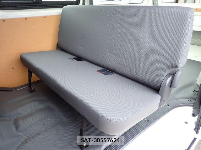 Toyota HIACE VAN 2022-03 8038823-24