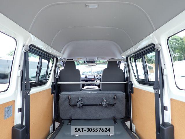 Toyota HIACE VAN 2022-03 8038823-25