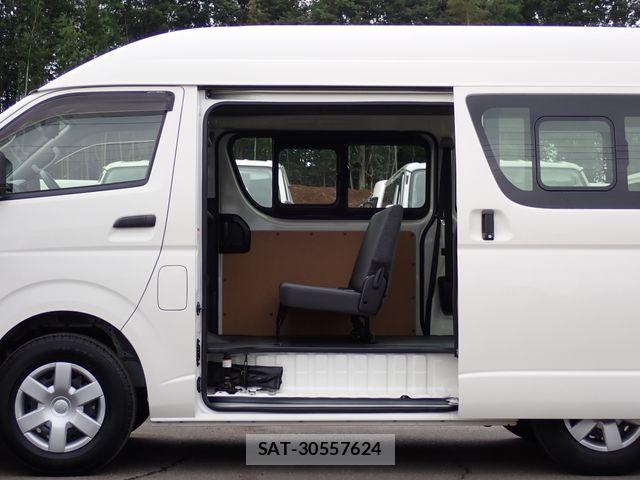 Toyota HIACE VAN 2022-03 8038823-3