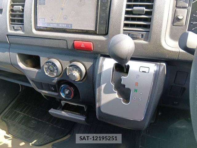 Toyota HIACE VAN 2021-06 8038843-9