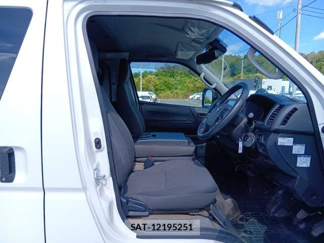 Toyota HIACE VAN 2021-06 8038843-3
