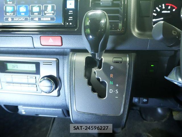 Toyota HIACE VAN 2025-12 8038788-18