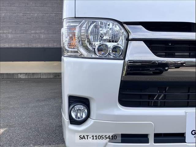 Toyota HIACE VAN 2022-08 8038797-8