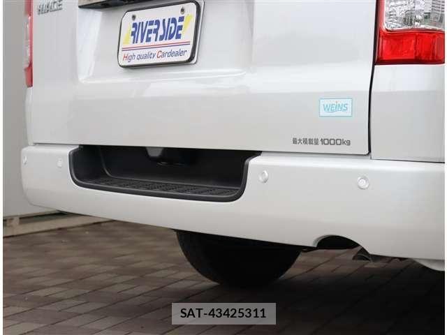 Toyota HIACE VAN 2026-05 8038789-21