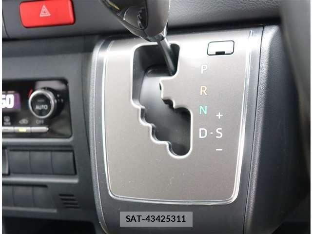 Toyota HIACE VAN 2026-05 8038789-26