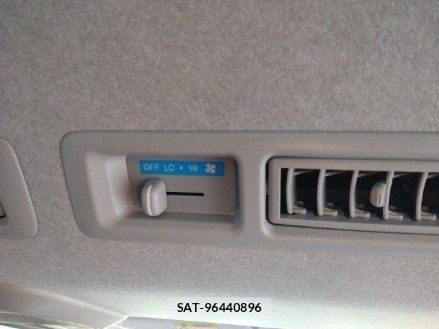 Toyota HIACE VAN 2025-10 8038814-24