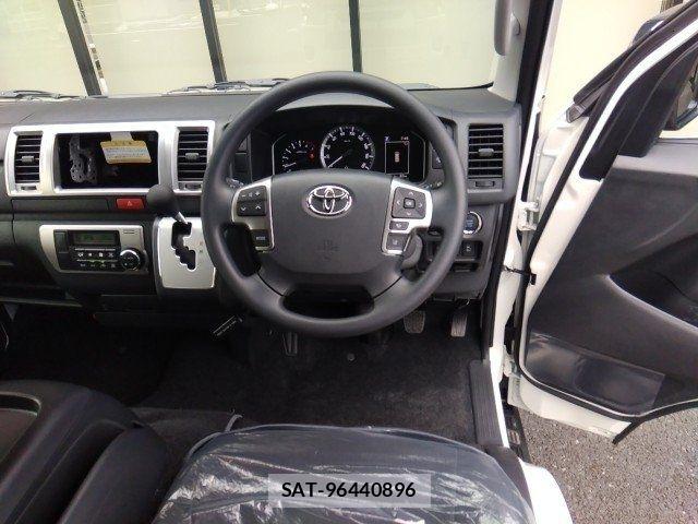 Toyota HIACE VAN 2025-10 8038814-7