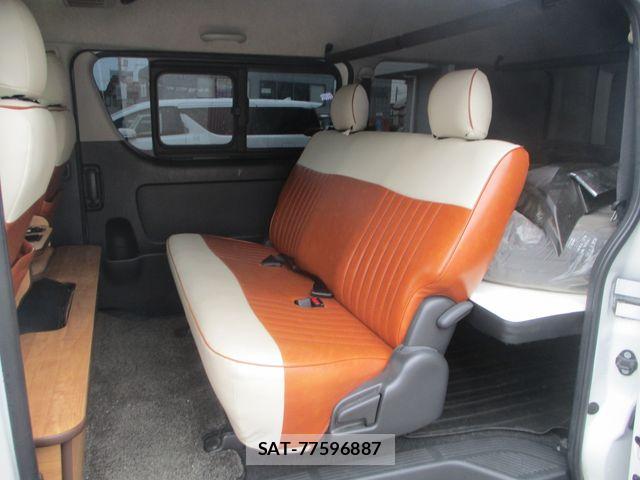 Toyota HIACE VAN 2017-12 8038824-11