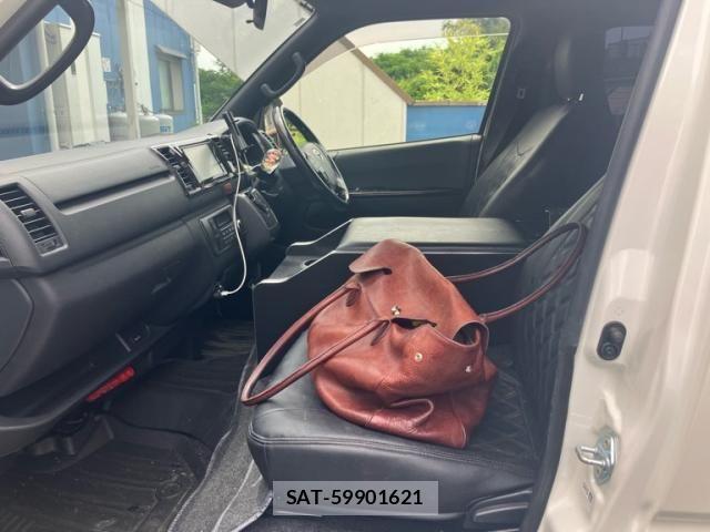 Toyota HIACE VAN 2022-04 8038832-8