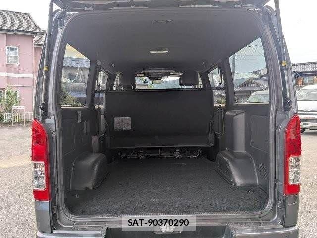 Toyota HIACE VAN 2021-07 8038834-12