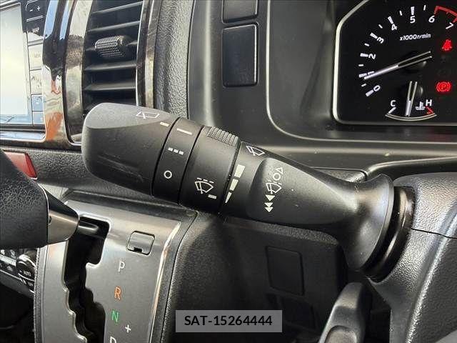 Toyota HIACE VAN 2022-03 8038827-24