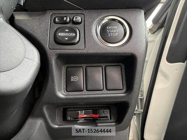 Toyota HIACE VAN 2022-03 8038827-5