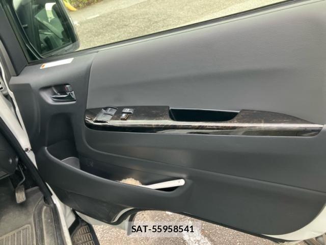 Toyota HIACE VAN 2022-03 8038820-13