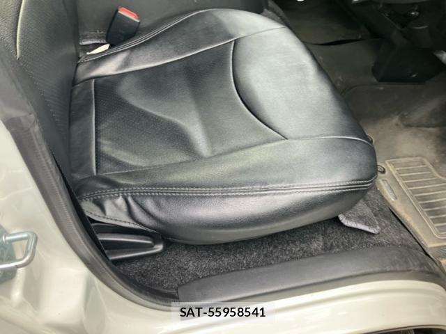 Toyota HIACE VAN 2022-03 8038820-14