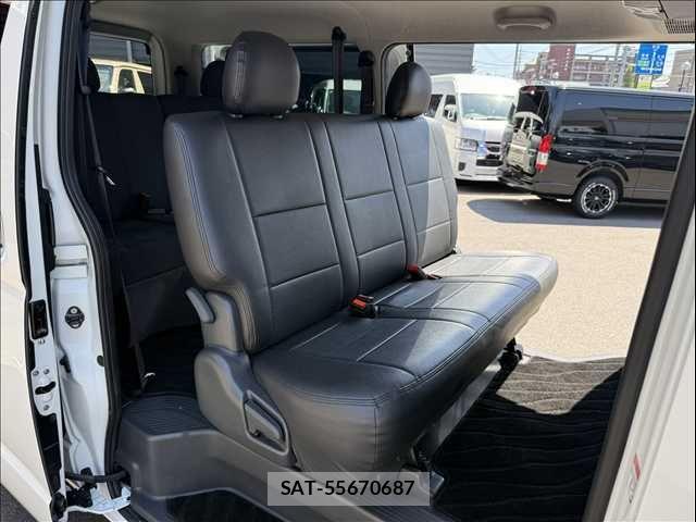 Toyota HIACE VAN 2024-08 8038795-9