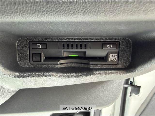 Toyota HIACE VAN 2024-08 8038795-17