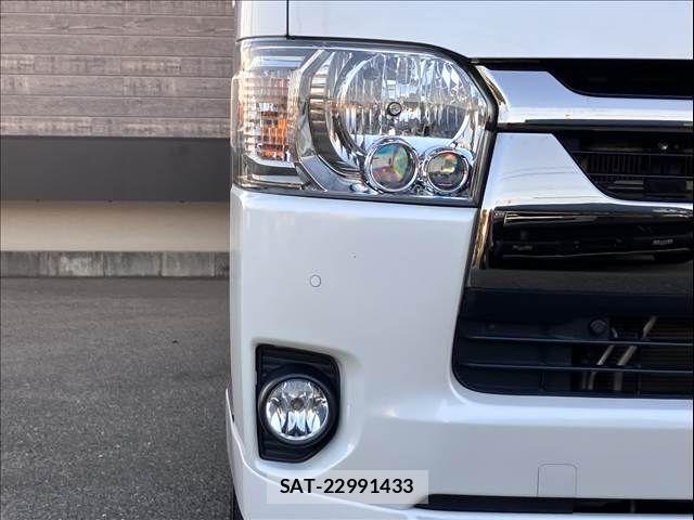 Toyota HIACE VAN 2021-12 8038821-9