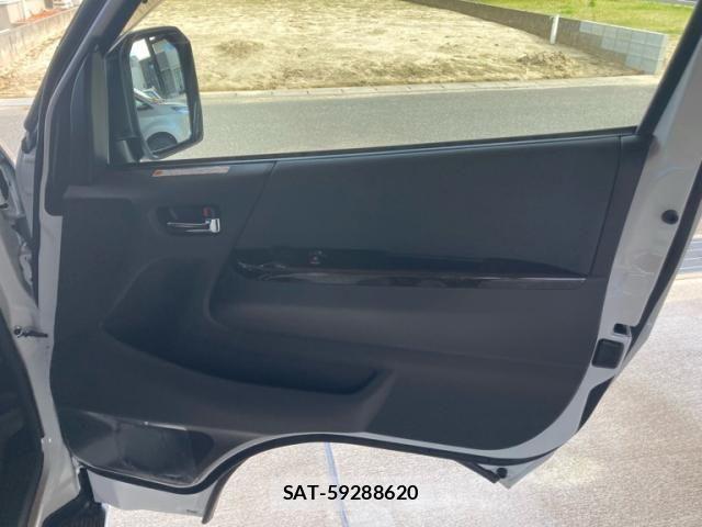 Toyota HIACE VAN 2026-03 8038793-13