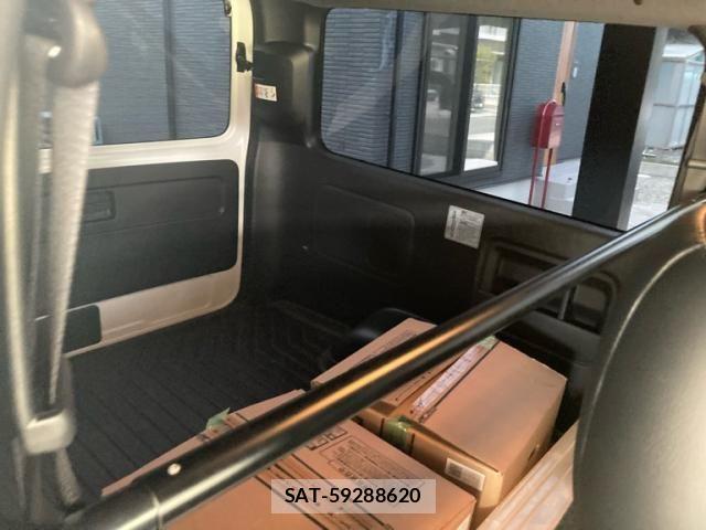 Toyota HIACE VAN 2026-03 8038793-16