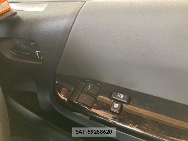 Toyota HIACE VAN 2026-03 8038793-26