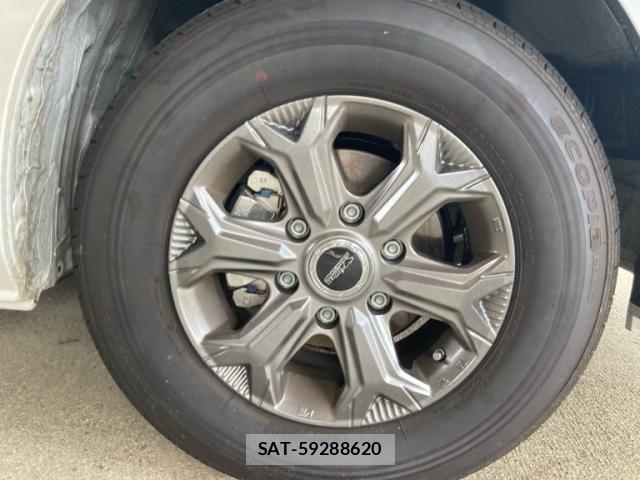 Toyota HIACE VAN 2026-03 8038793-7