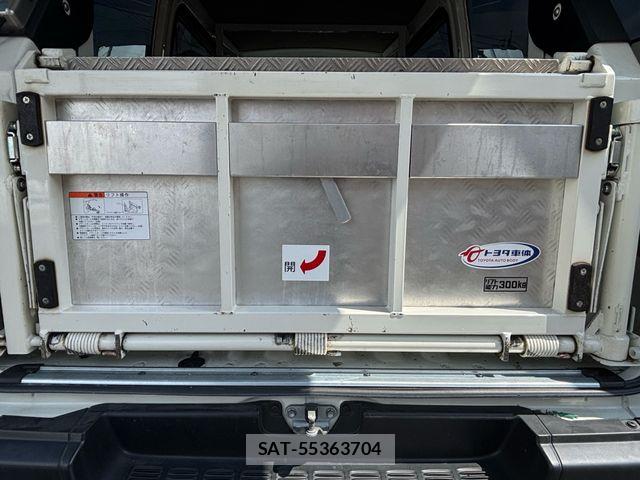 Toyota HIACE VAN 2022-04 8075951-10