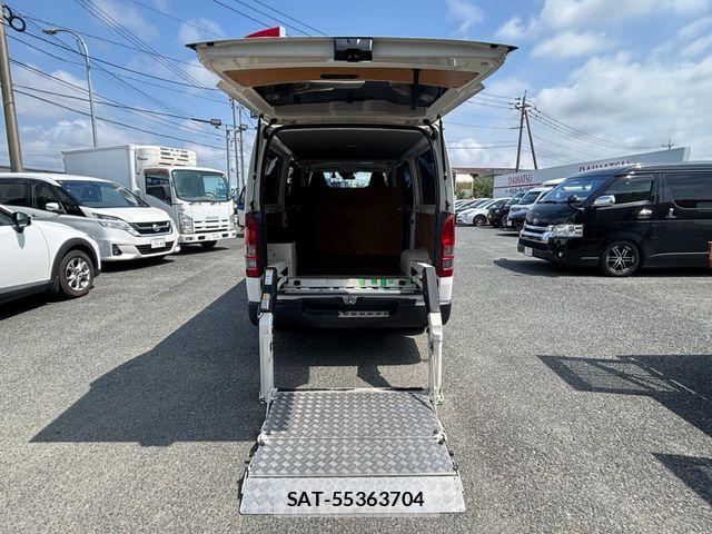 Toyota HIACE VAN 2022-04 8075951-11