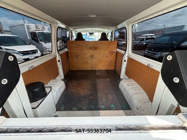 Toyota HIACE VAN 2022-04 8075951-12