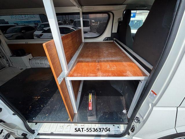 Toyota HIACE VAN 2022-04 8075951-13