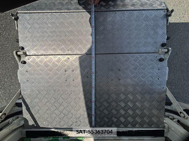 Toyota HIACE VAN 2022-04 8075951-15