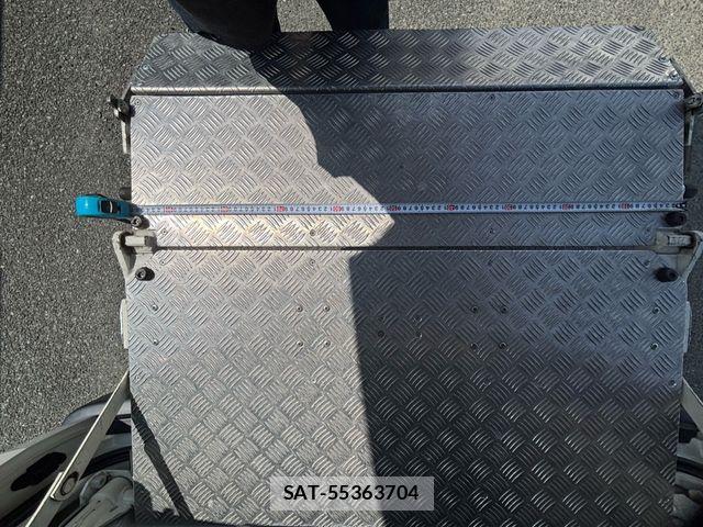 Toyota HIACE VAN 2022-04 8075951-16