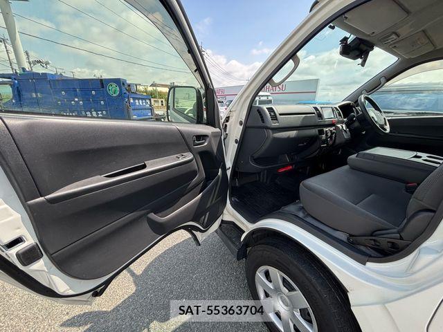 Toyota HIACE VAN 2022-04 8075951-18