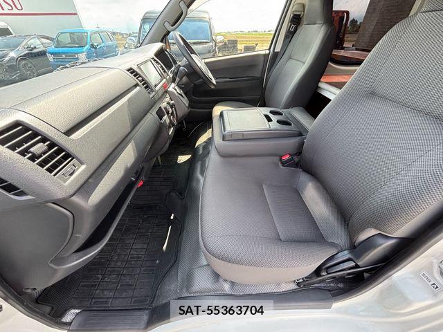 Toyota HIACE VAN 2022-04 8075951-19