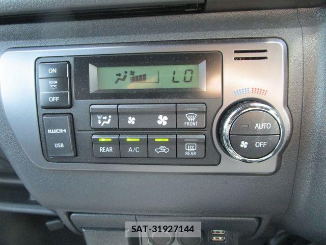 Toyota HIACE VAN 2022-09 8075950-18