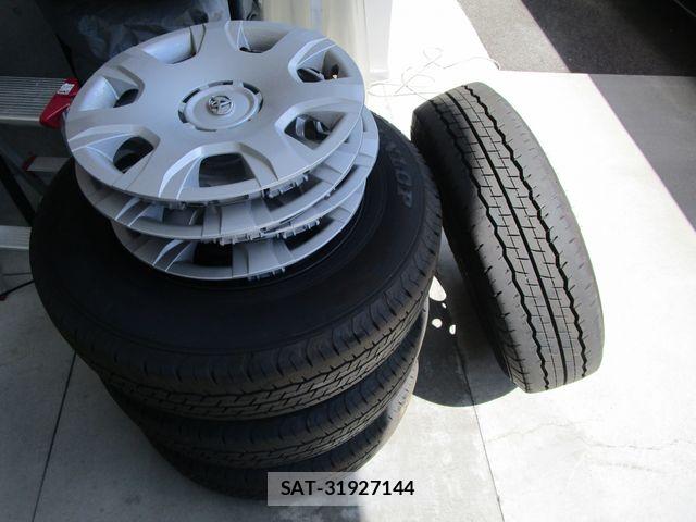 Toyota HIACE VAN 2022-09 8075950-27