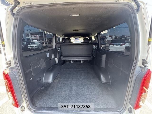 Toyota HIACE VAN 2021-10 8075954-10