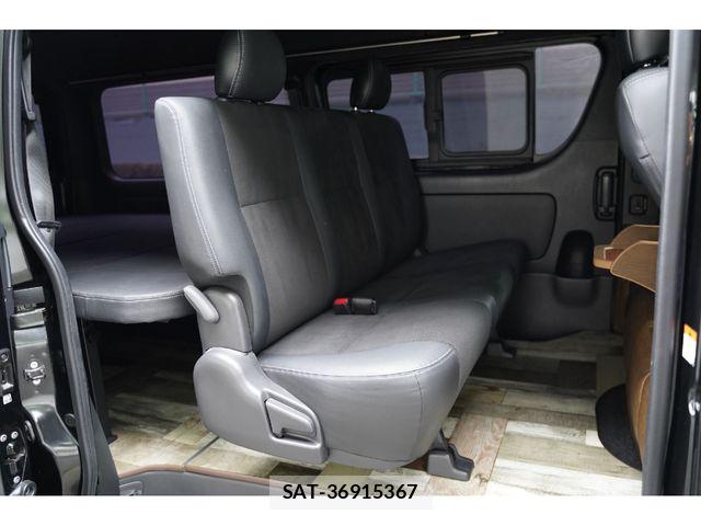 Toyota HIACE VAN 2023-06 8075947-17