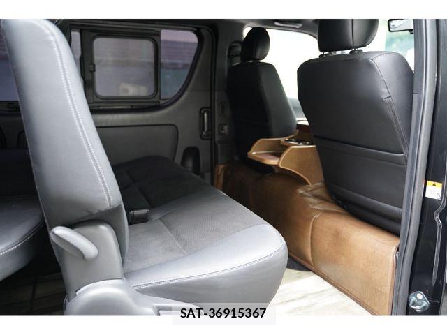 Toyota HIACE VAN 2023-06 8075947-18