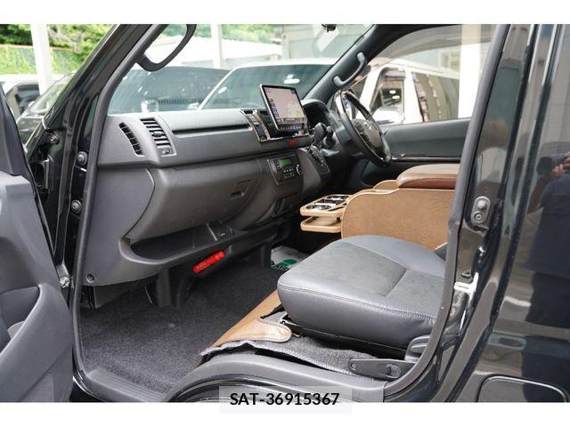 Toyota HIACE VAN 2023-06 8075947-26