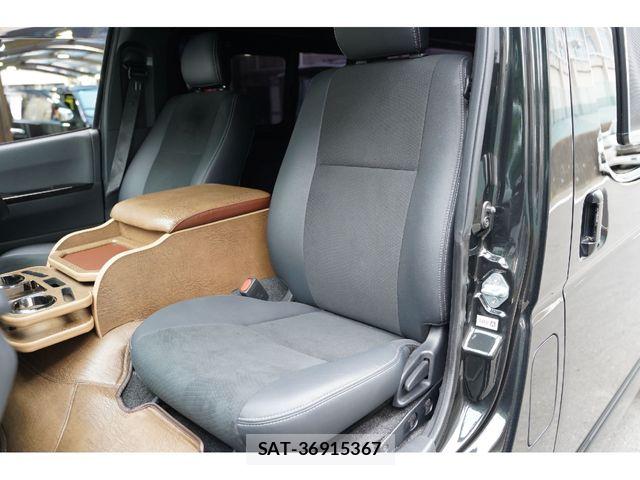 Toyota HIACE VAN 2023-06 8075947-28