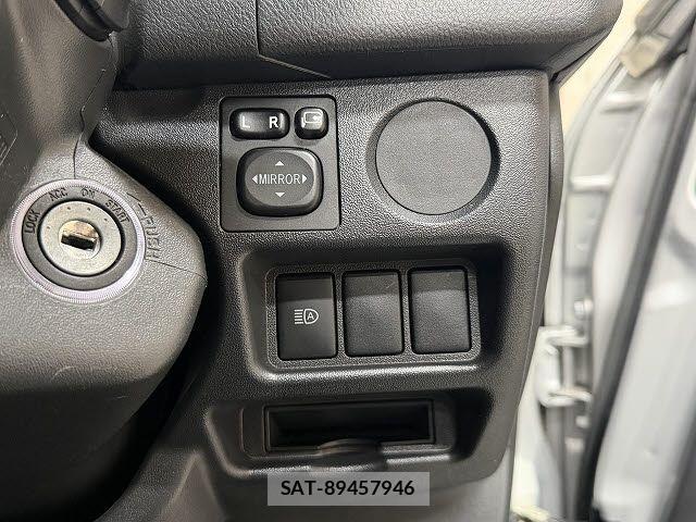 Toyota HIACE VAN 2020-03 8075958-13