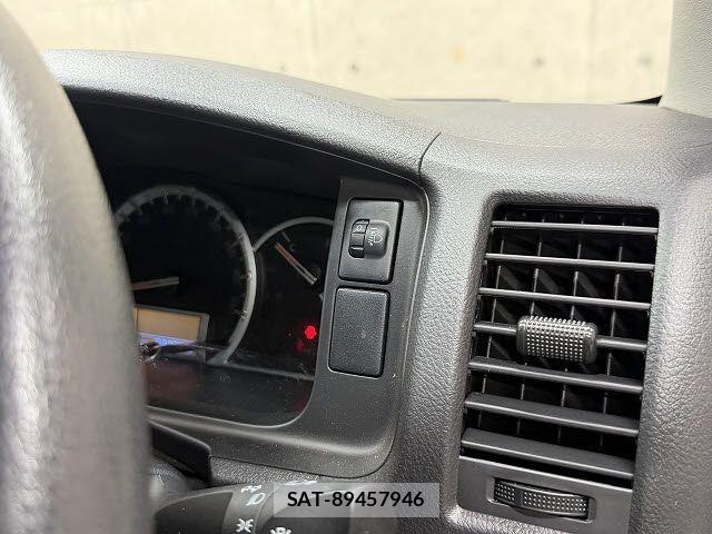 Toyota HIACE VAN 2020-03 8075958-14