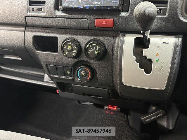 Toyota HIACE VAN 2020-03 8075958-16