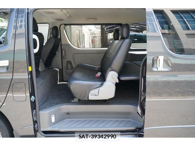 Toyota HIACE VAN 2005-11 8075963-24