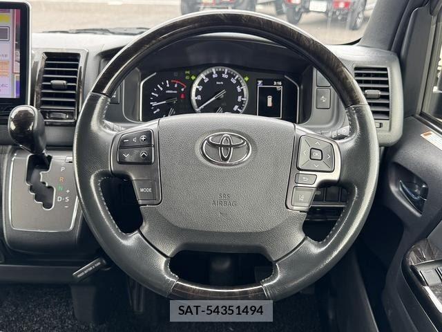 Toyota HIACE VAN 2022-08 8075953-11