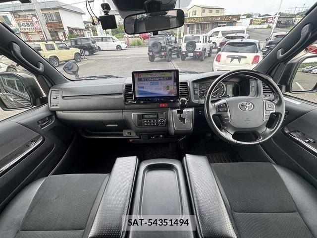 Toyota HIACE VAN 2022-08 8075953-1