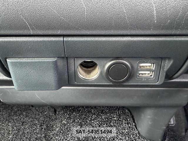 Toyota HIACE VAN 2022-08 8075953-27